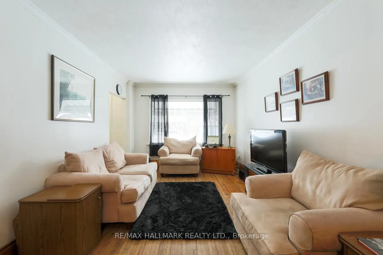 Photo 3 of 21 Phenix Drive, Scarborough, Birchcliffe-Cliffside — HOMEH