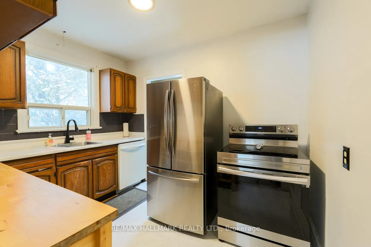 Photo 6 of 21 Phenix Drive, Scarborough, Birchcliffe-Cliffside — HOMEH