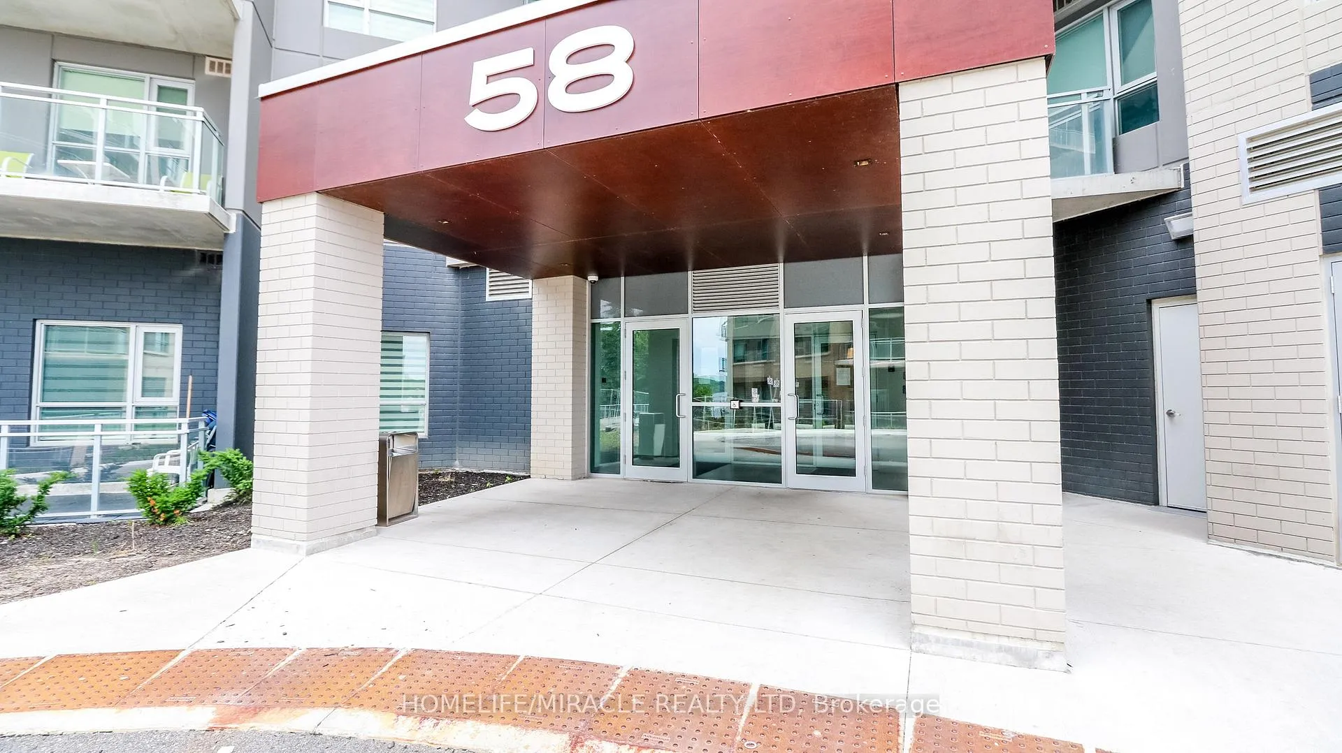 Photo 4 of Unit 501, 58 Lakeside Terrace, Barrie, Little Lake — HOMEH