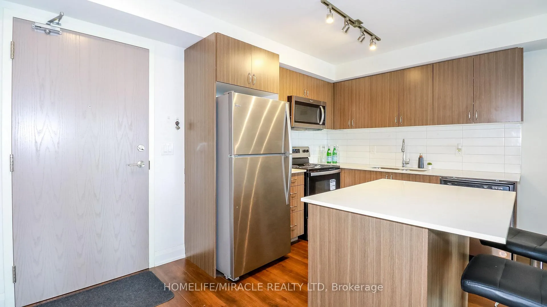 Photo 17 of Unit 501, 58 Lakeside Terrace, Barrie, Little Lake — HOMEH