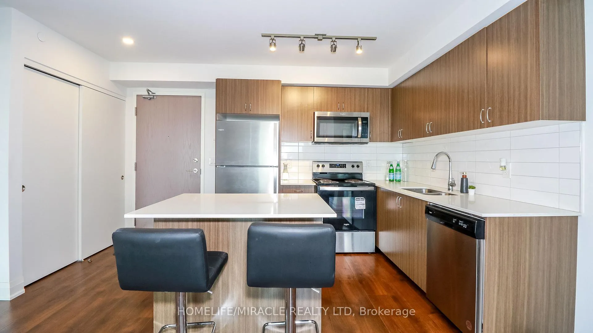 Photo 18 of Unit 501, 58 Lakeside Terrace, Barrie, Little Lake — HOMEH