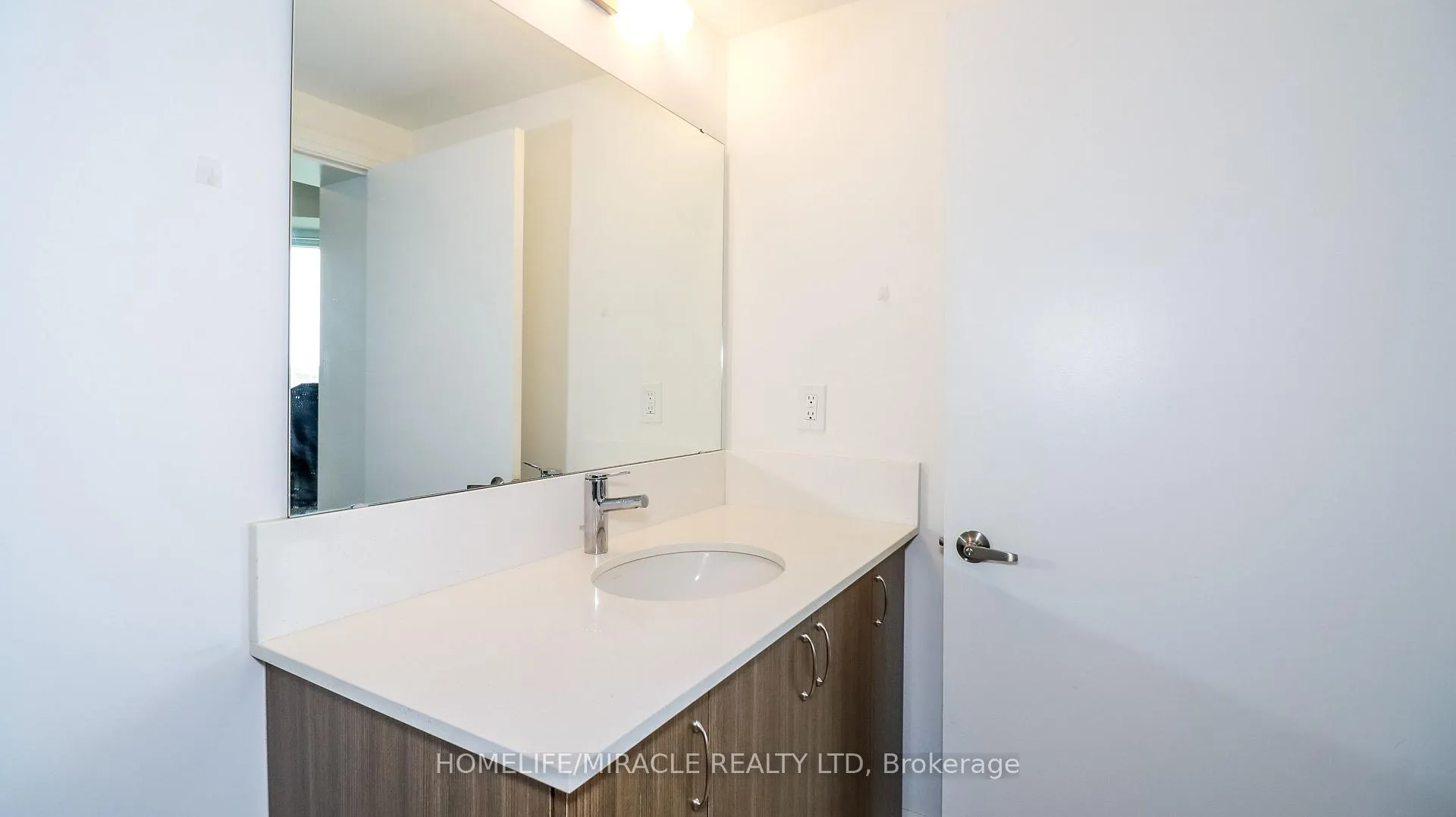 Photo 29 of Unit 501, 58 Lakeside Terrace, Barrie, Little Lake — HOMEH