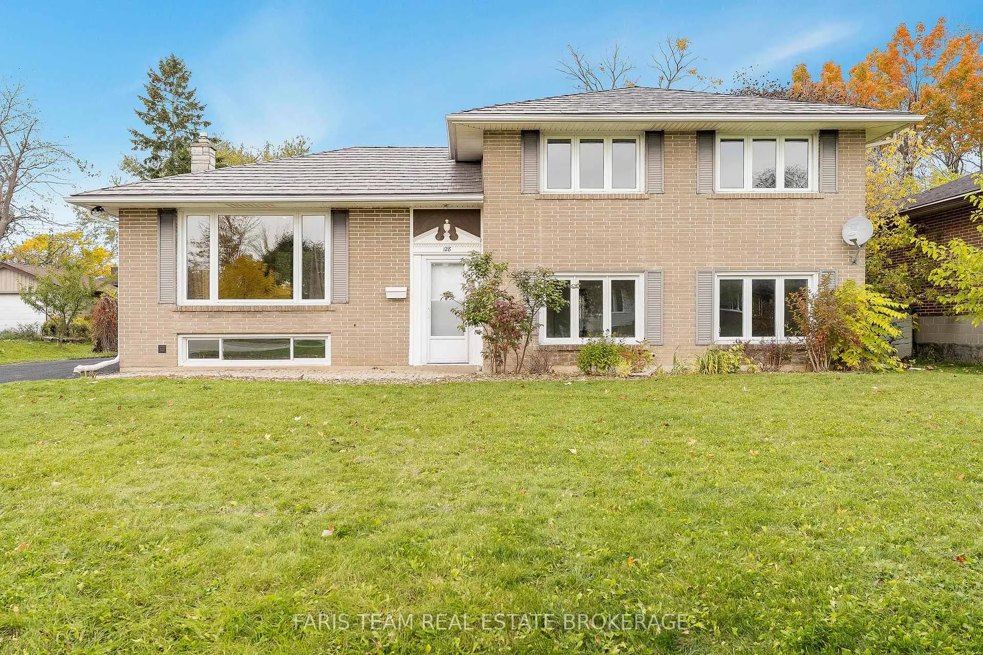 Photo 2 of 128 Rose St, Barrie, Wellington — HOMEH