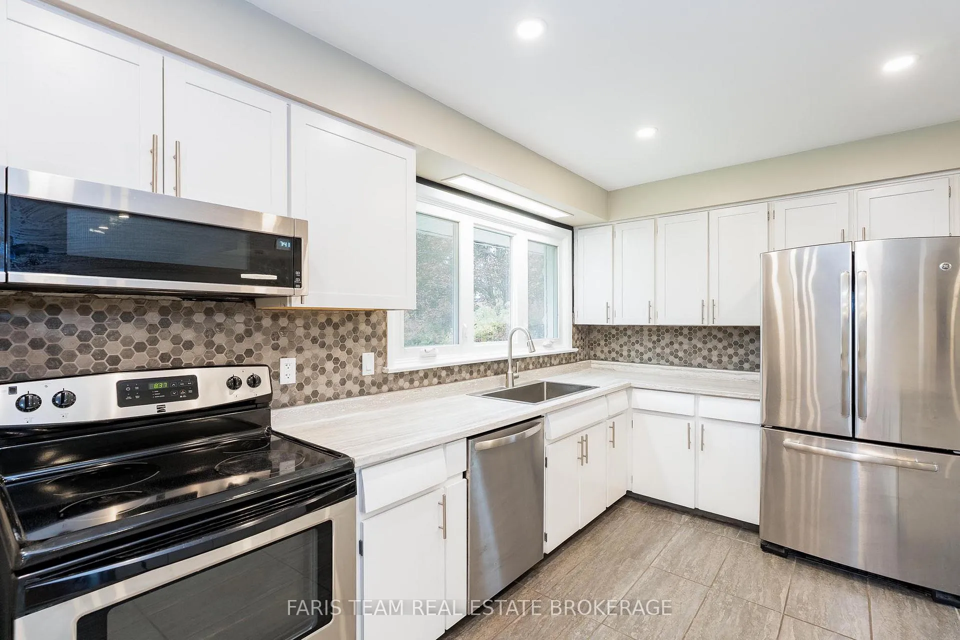 Photo 3 of 128 Rose St, Barrie, Wellington — HOMEH
