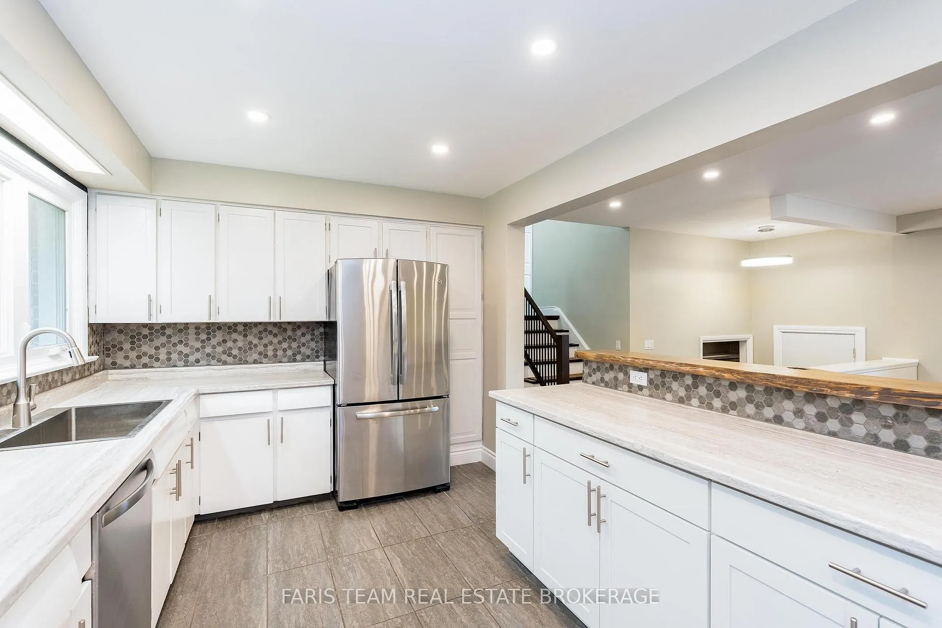 Photo 4 of 128 Rose St, Barrie, Wellington — HOMEH