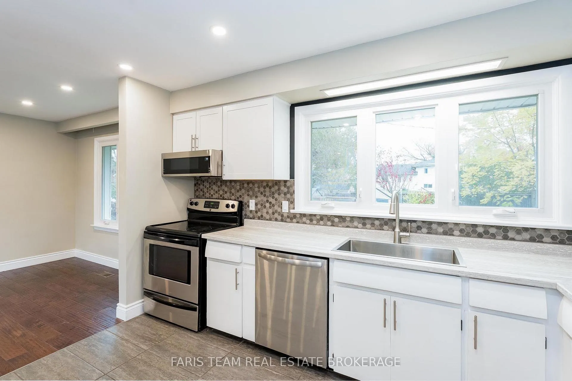 Photo 5 of 128 Rose St, Barrie, Wellington — HOMEH