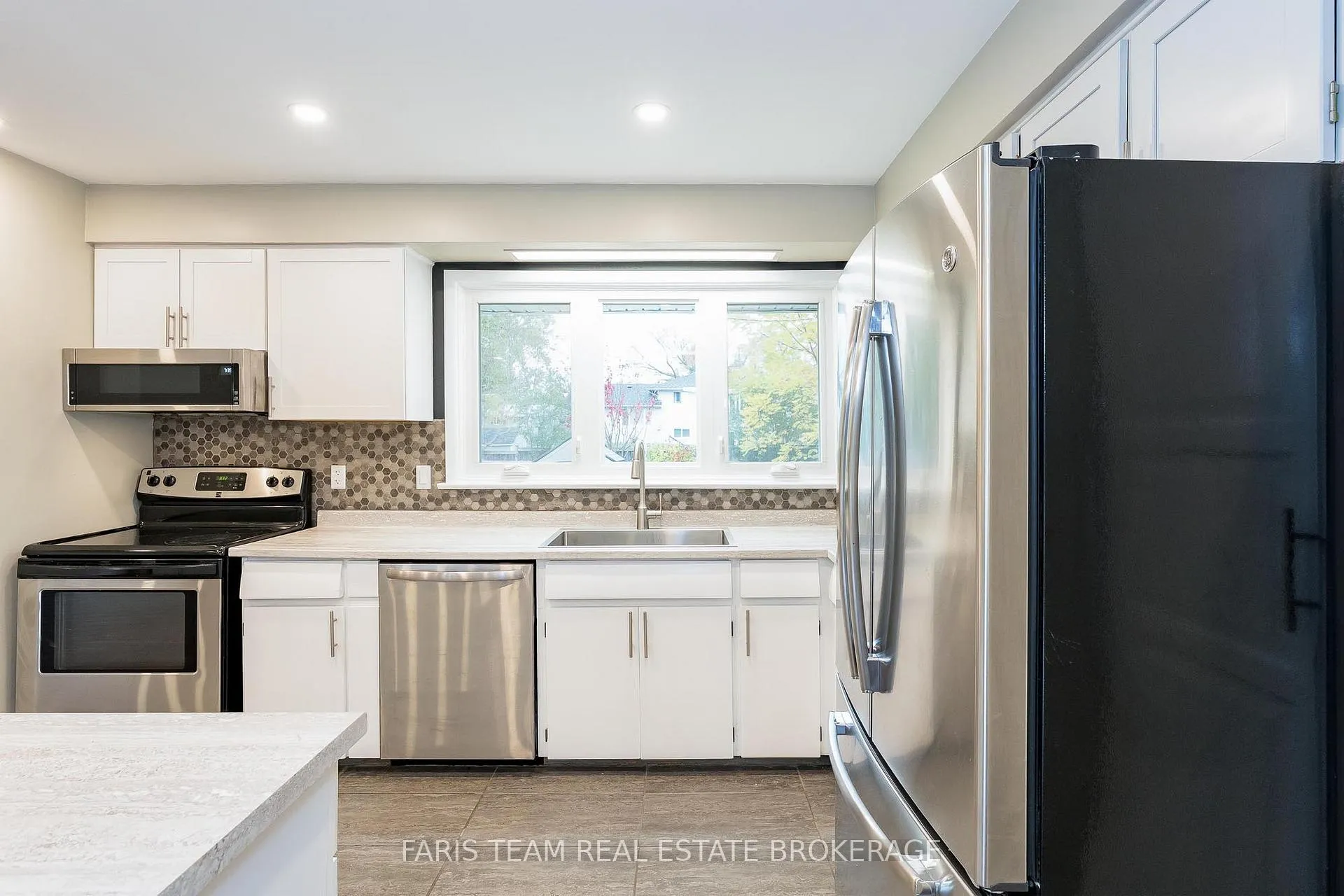 Photo 6 of 128 Rose St, Barrie, Wellington — HOMEH