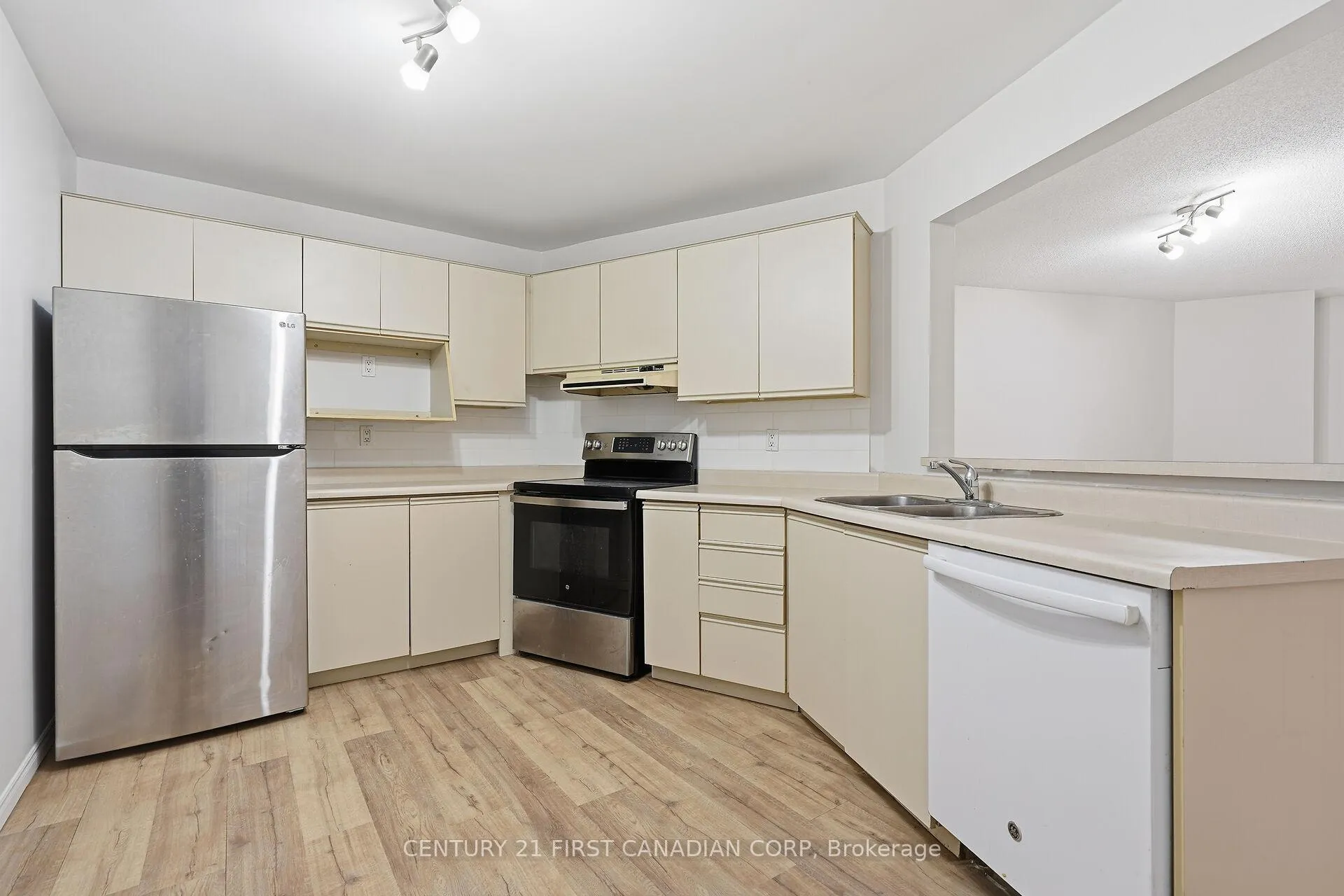 Photo 17 of Unit 402, 500 Talbot St, London, East F — HOMEH