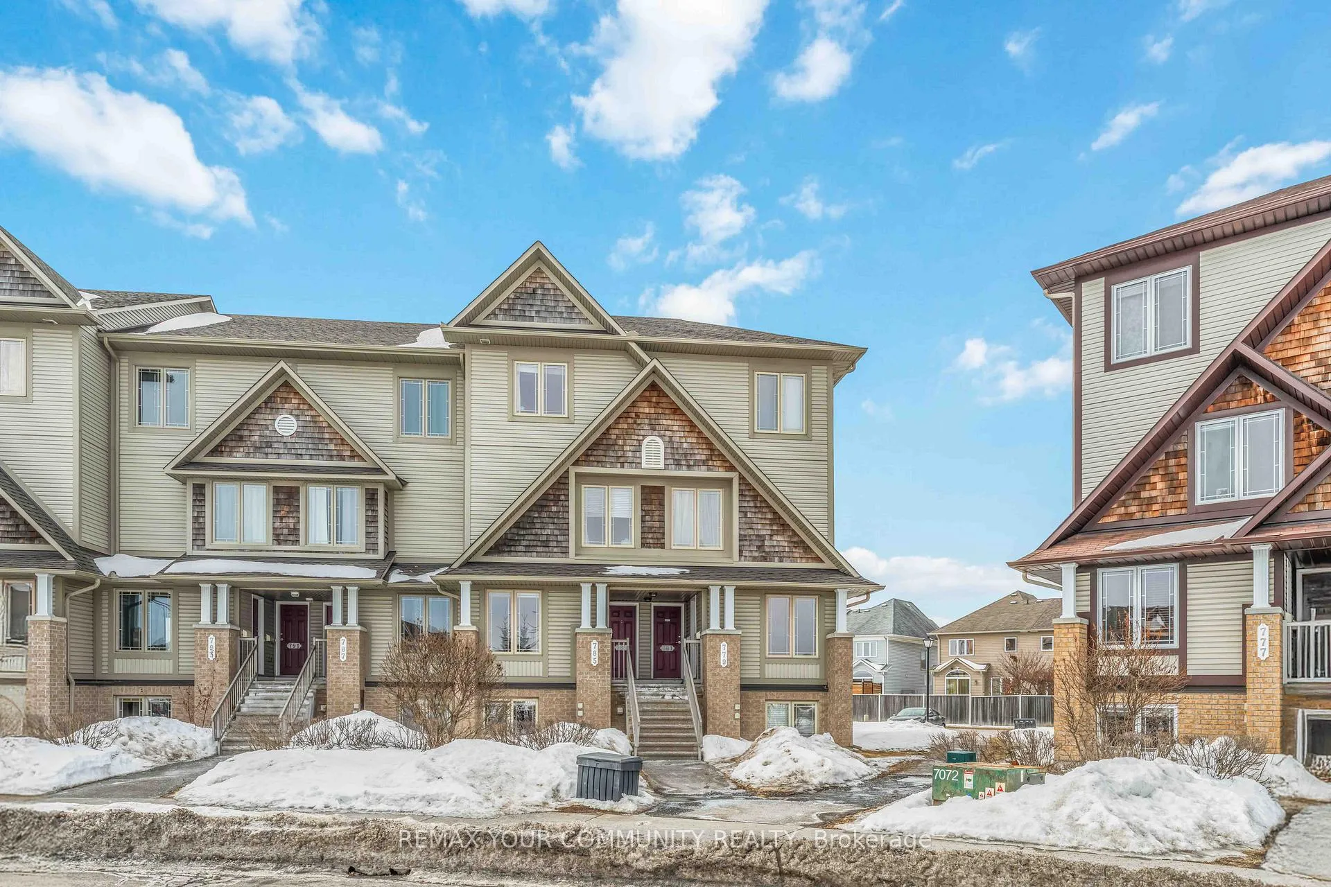 Front of 785 Lakeridge Dr