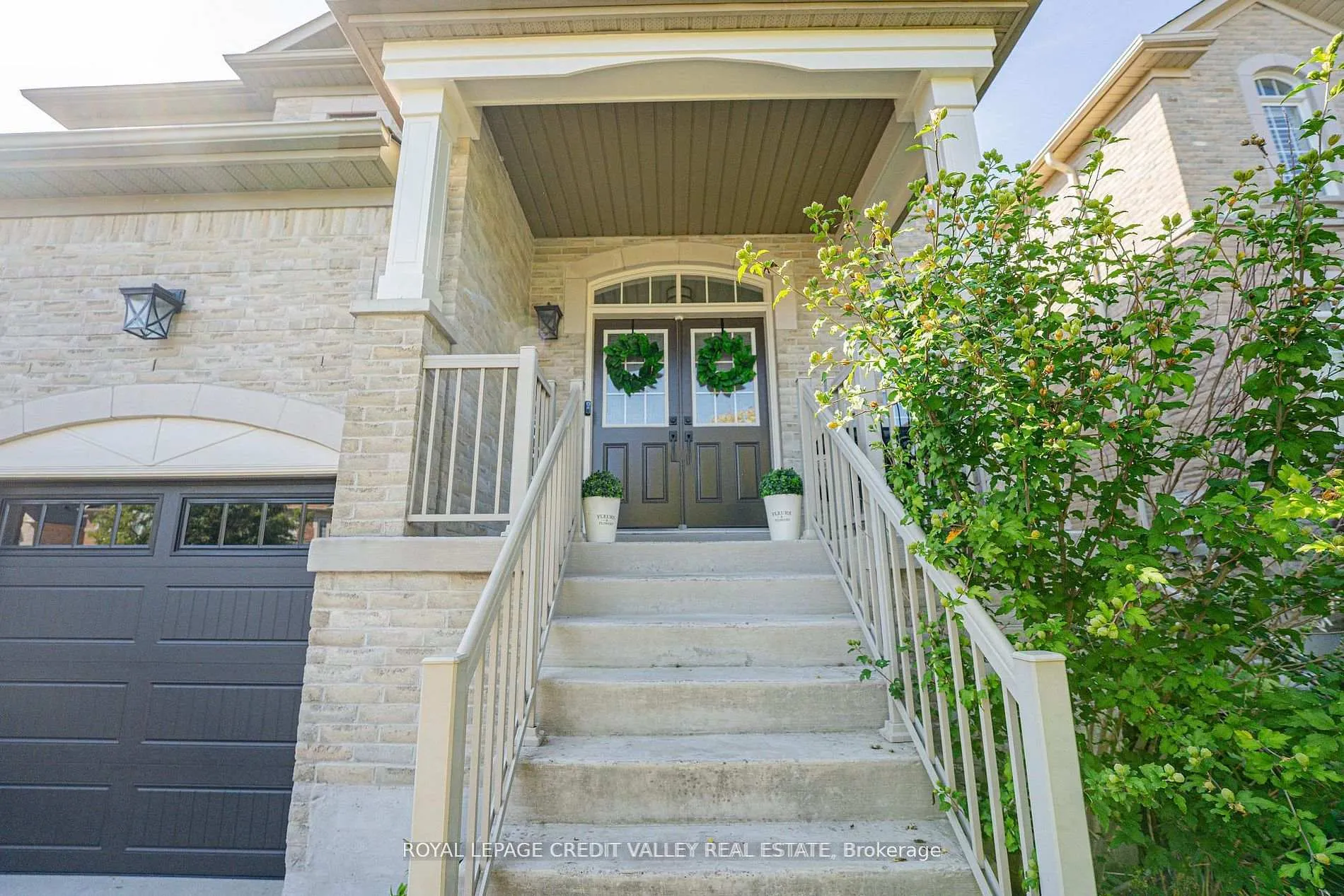 Photo 3 of 14 Larande Crt, Brampton, Bram West — HOMEH