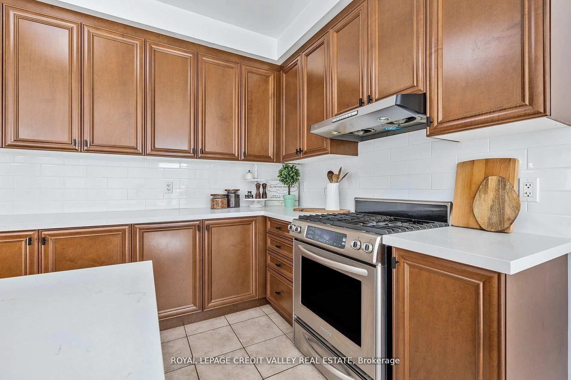 Photo 19 of 14 Larande Crt, Brampton, Bram West — HOMEH
