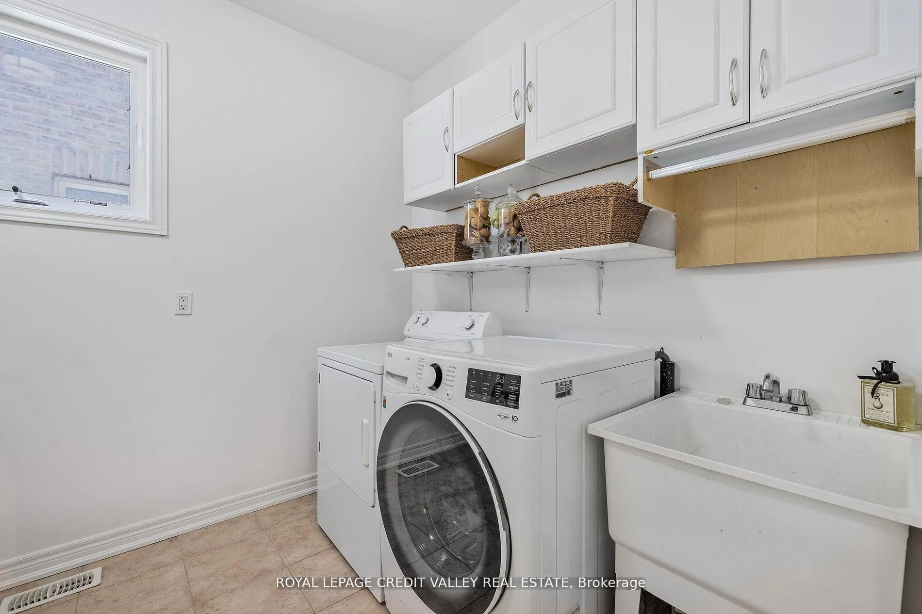 Photo 23 of 14 Larande Crt, Brampton, Bram West — HOMEH