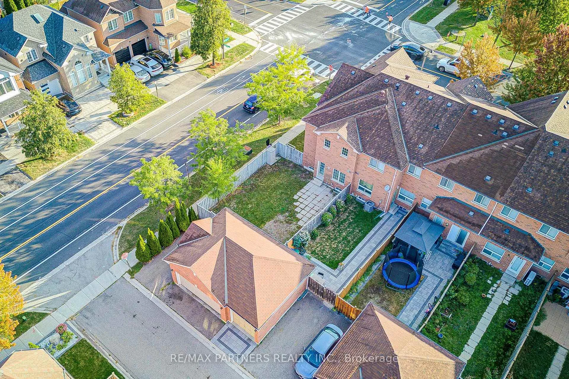 Photo 3 of 496 The Bridle Walk, Markham, Berczy — HOMEH