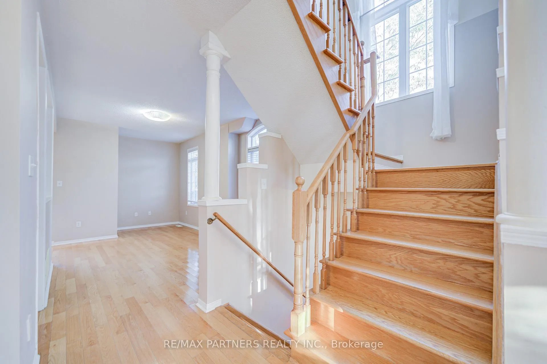 Photo 5 of 496 The Bridle Walk, Markham, Berczy — HOMEH