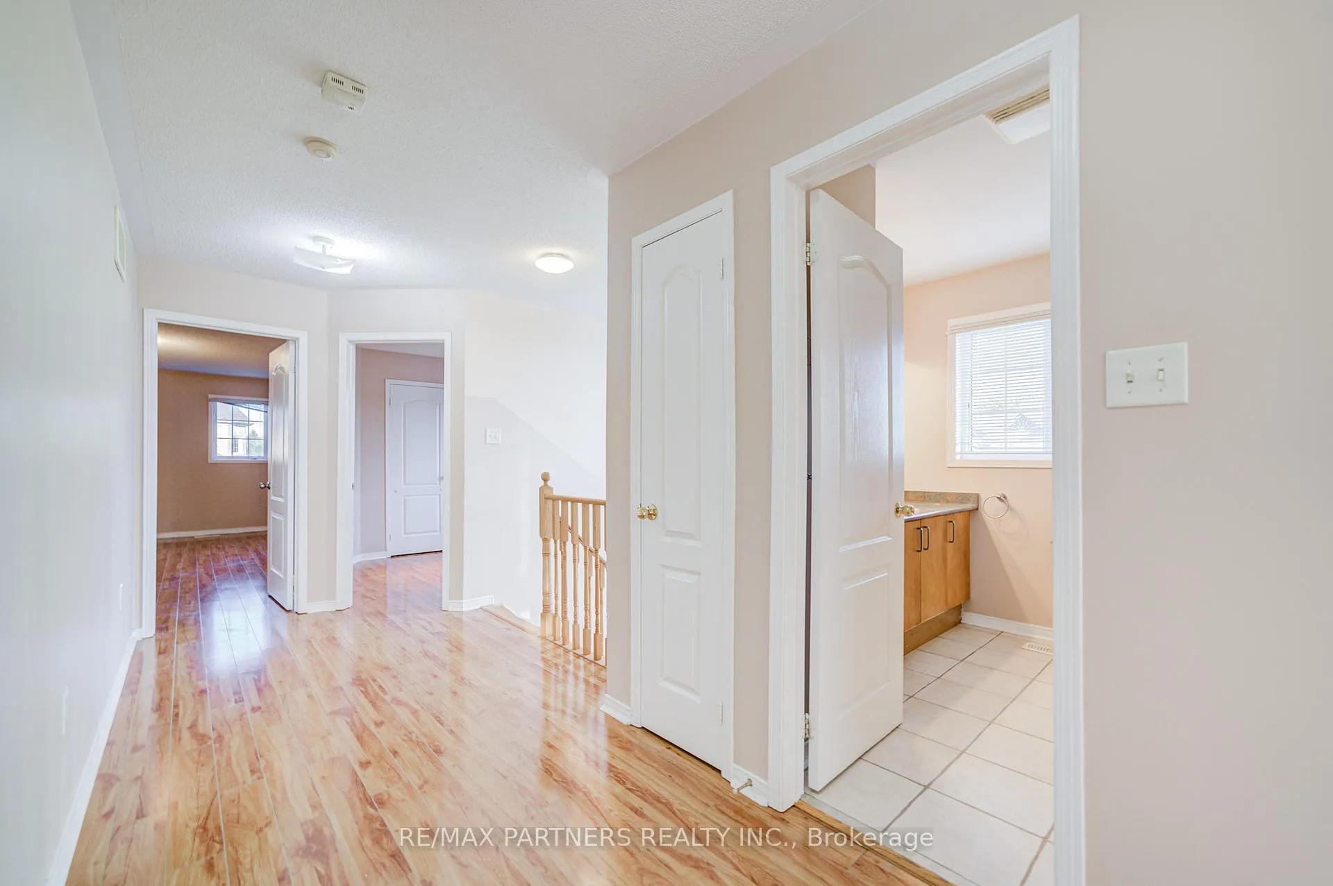 Photo 11 of 496 The Bridle Walk, Markham, Berczy — HOMEH