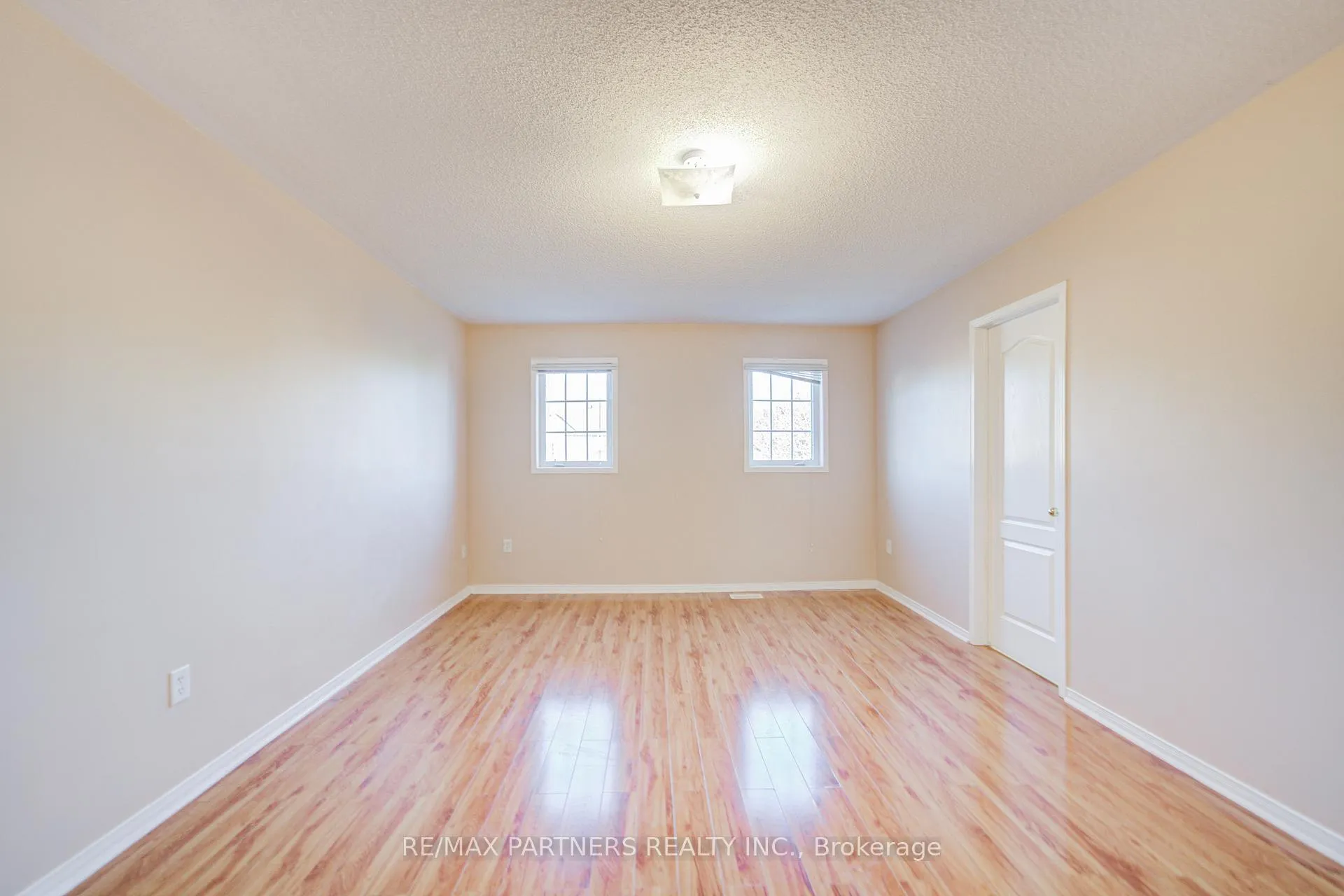 Photo 13 of 496 The Bridle Walk, Markham, Berczy — HOMEH