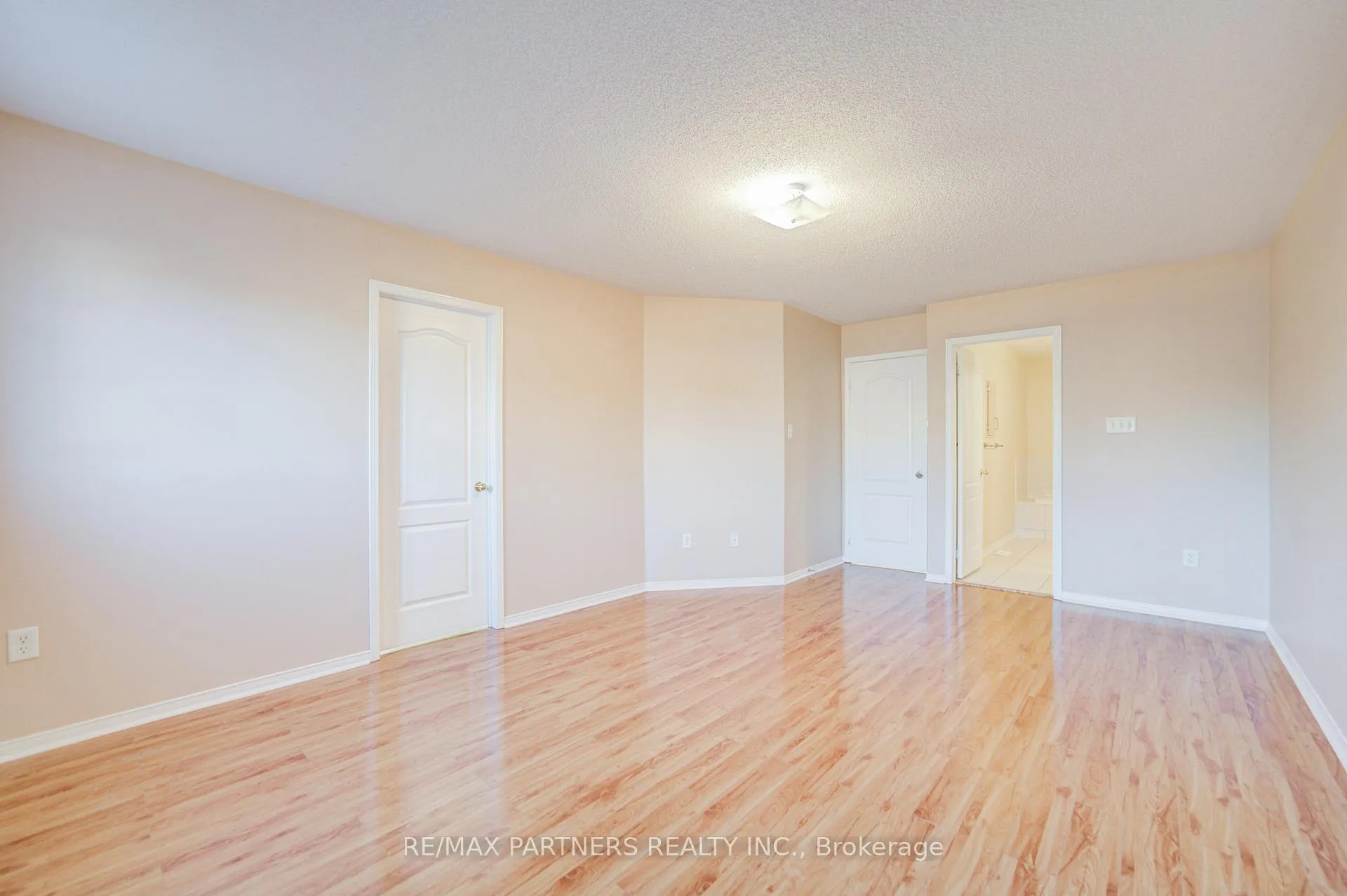 Photo 14 of 496 The Bridle Walk, Markham, Berczy — HOMEH