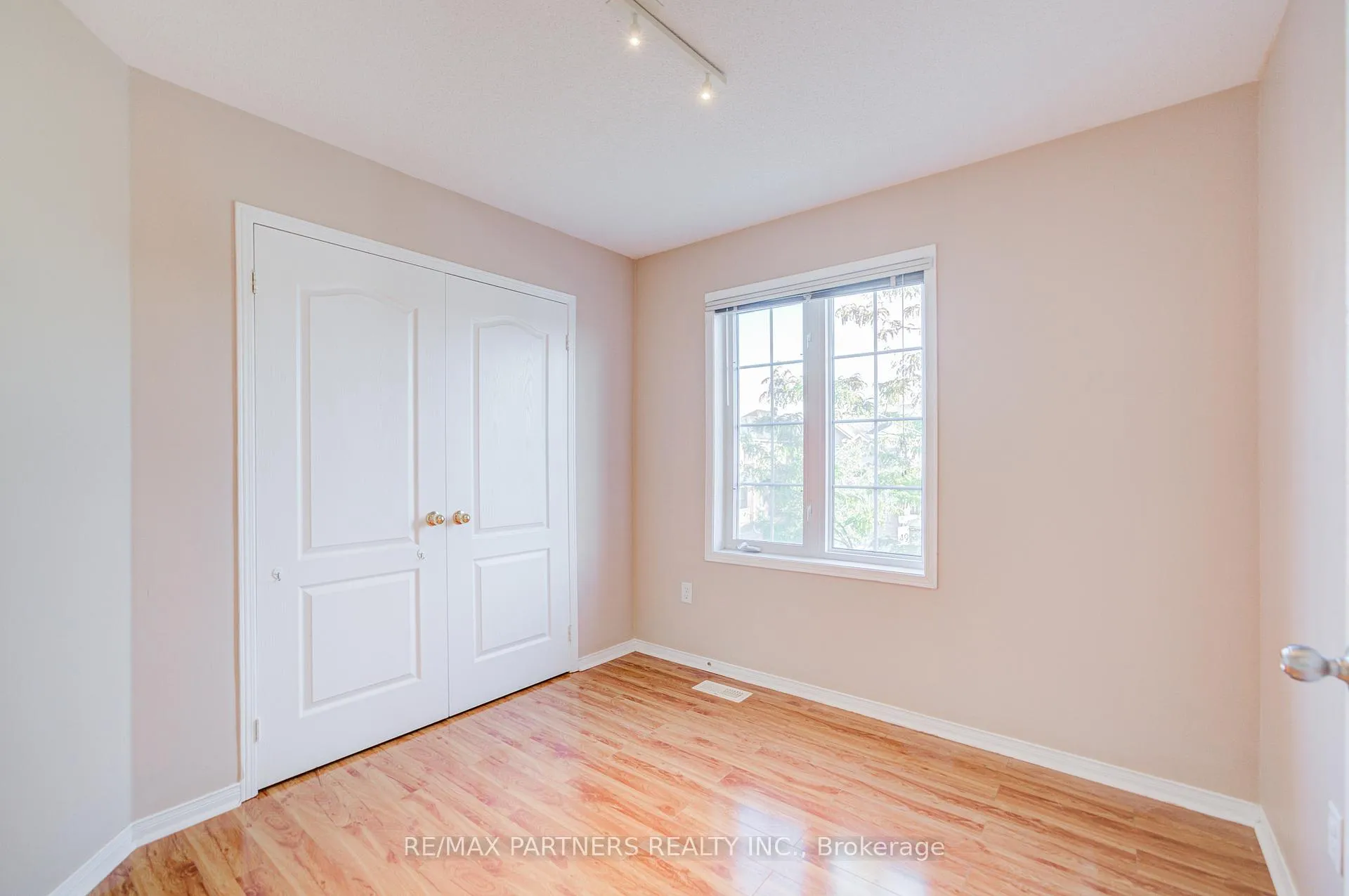Photo 17 of 496 The Bridle Walk, Markham, Berczy — HOMEH