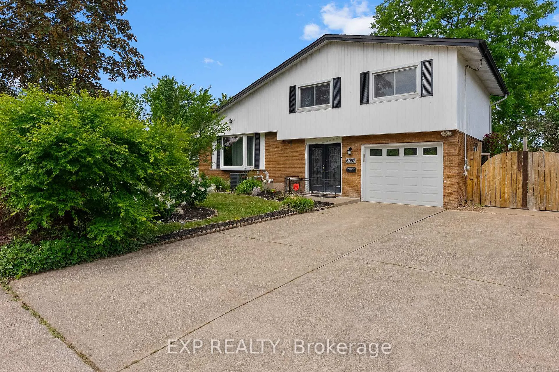 Photo 2 of 6937 Waterloo Dr, Niagara Falls, Casey — HOMEH