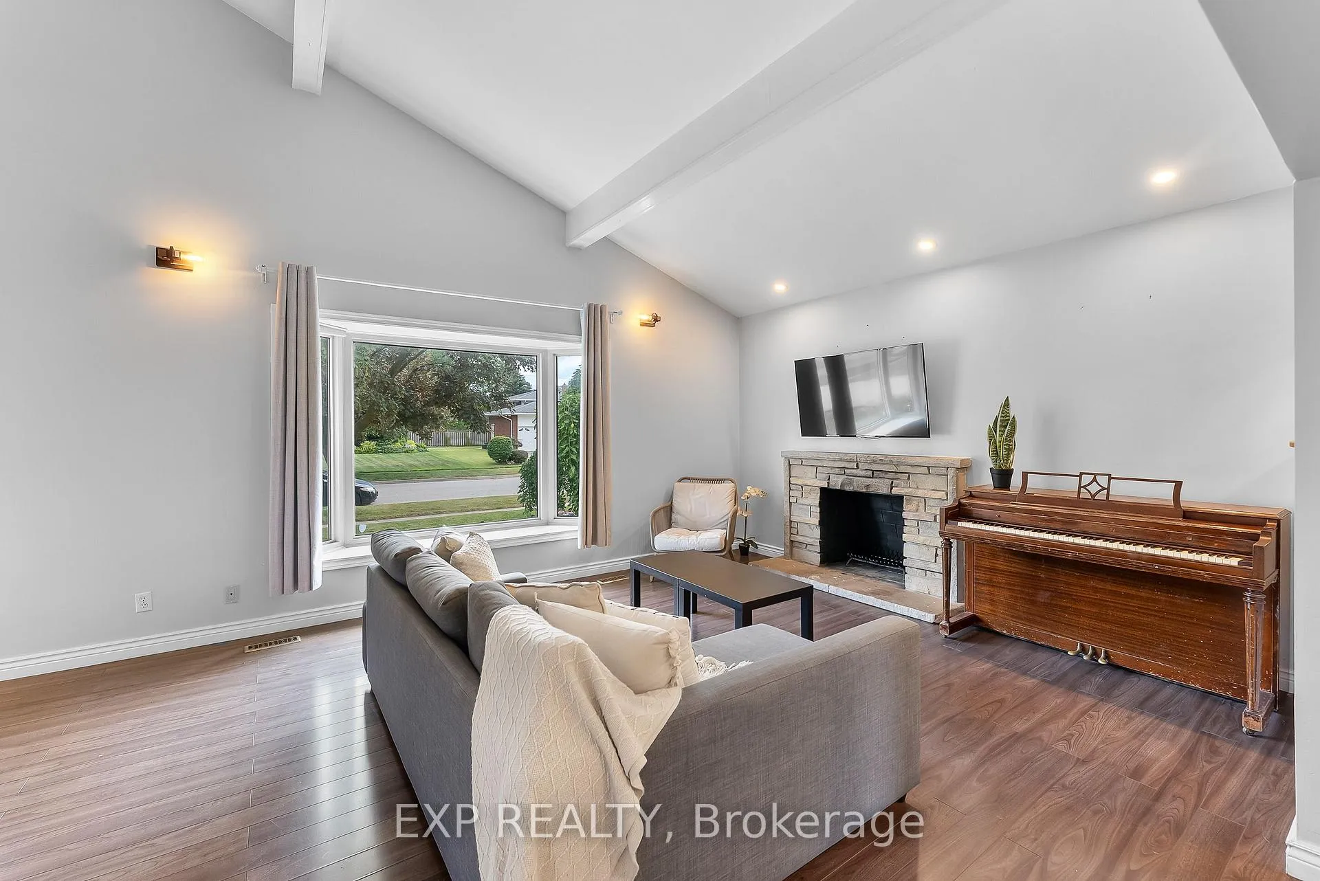 Photo 7 of 6937 Waterloo Dr, Niagara Falls, Casey — HOMEH