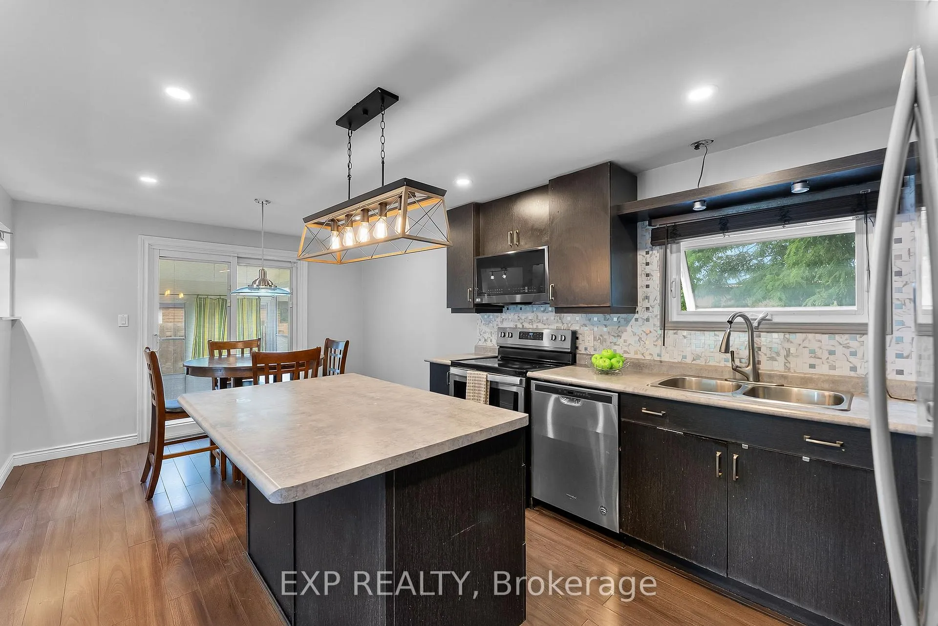 Photo 10 of 6937 Waterloo Dr, Niagara Falls, Casey — HOMEH