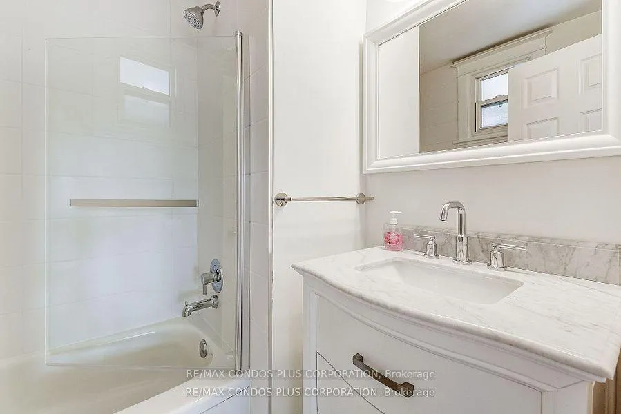 Photo 13 of Unit 5, 4 North Oval St, Hamilton, Westdale — HOMEH