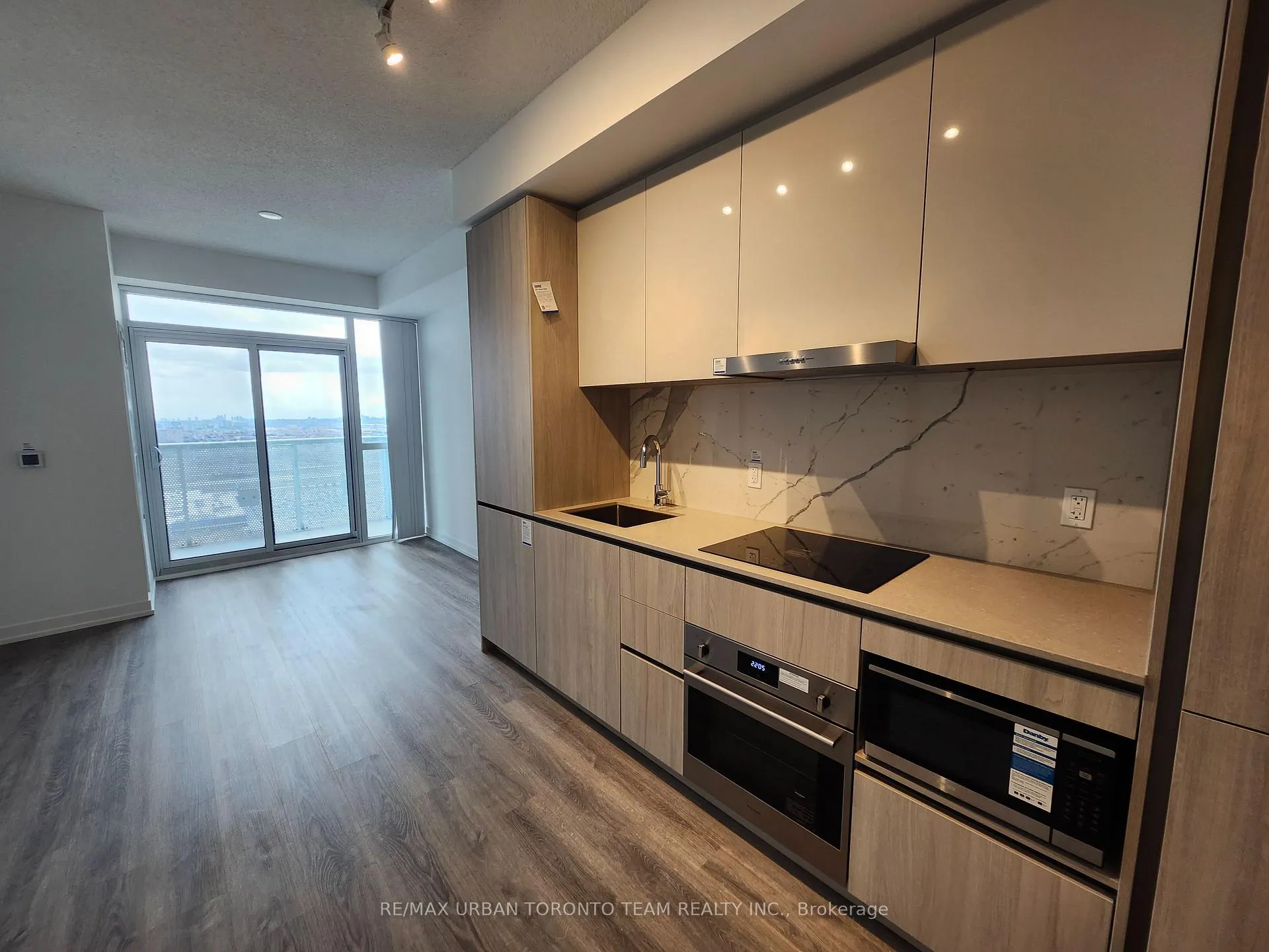 Photo 2 of Unit 3010, 8 Interchange Way, Vaughan, Vaughan Corporate Centre — HOMEH