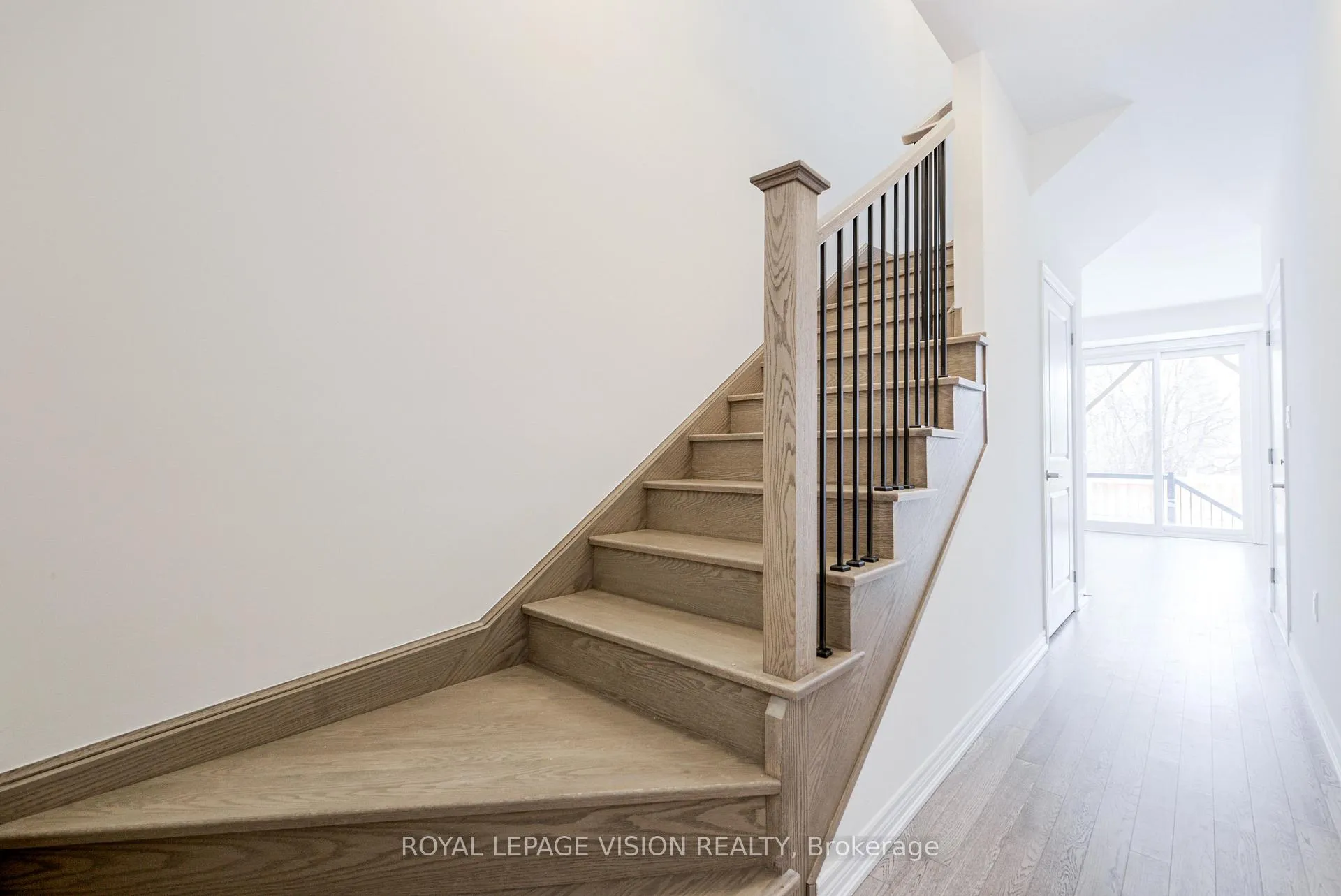 Photo 5 of 24 Folcroft St, Brampton, Credit Valley — HOMEH