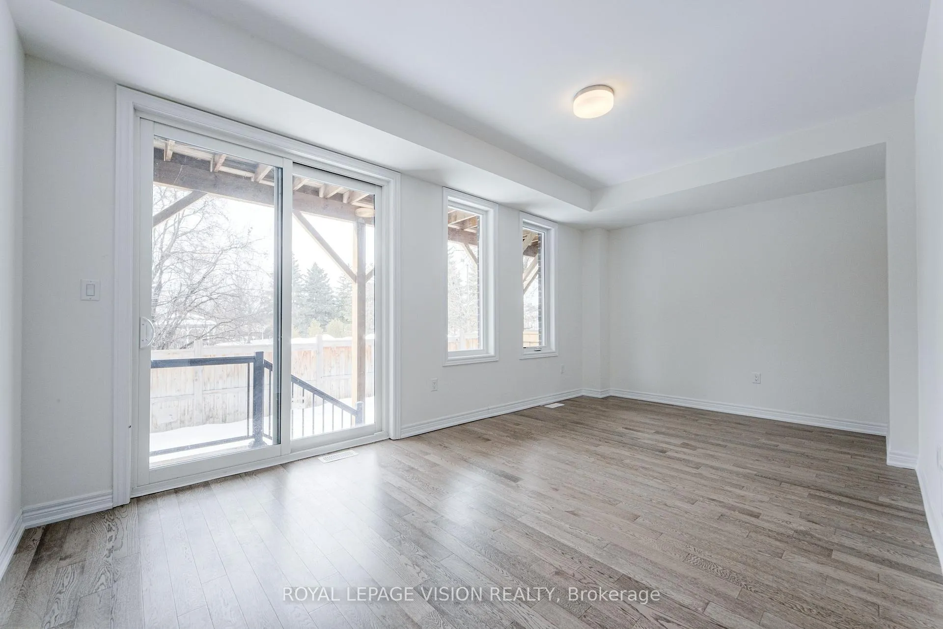 Photo 6 of 24 Folcroft St, Brampton, Credit Valley — HOMEH