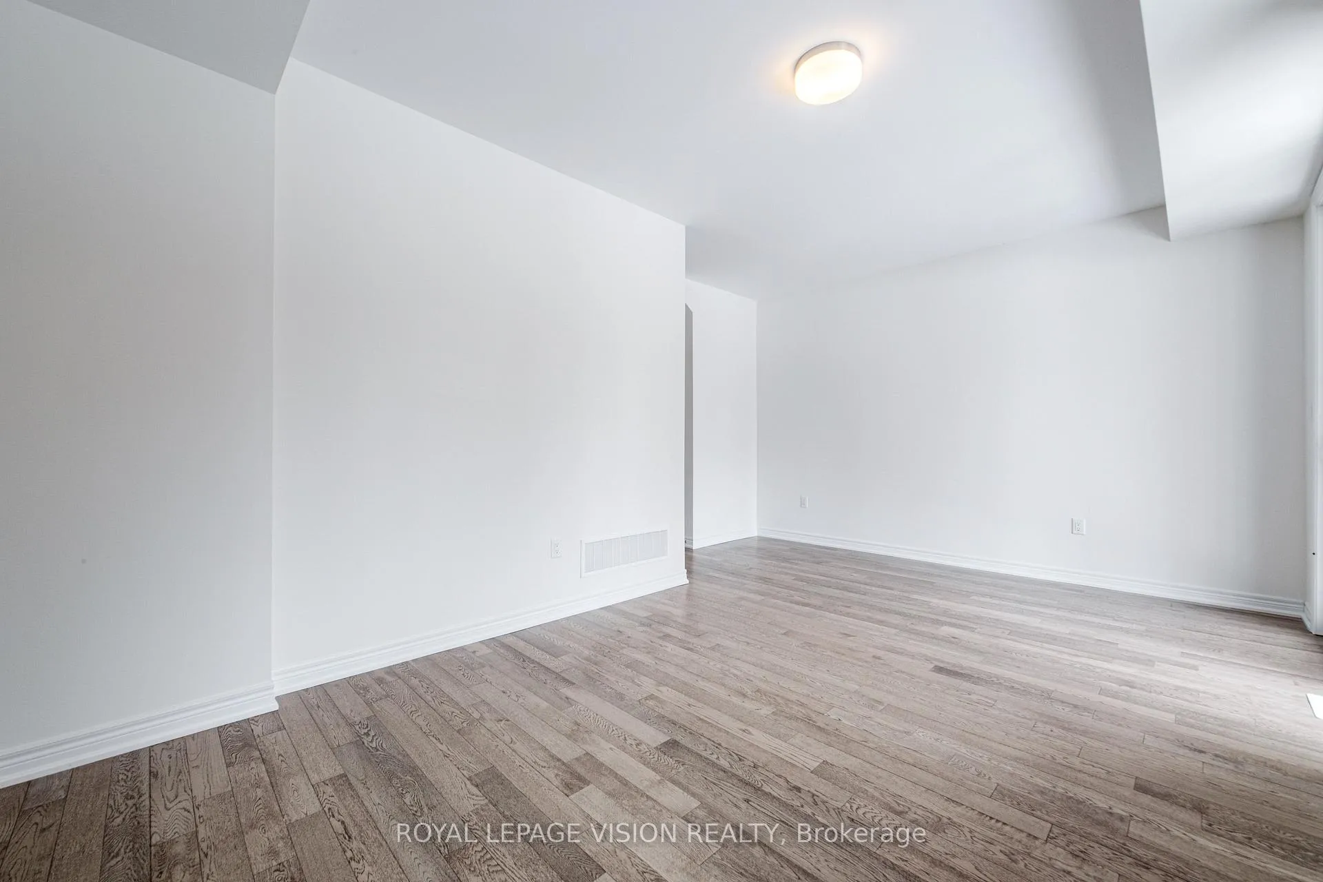 Photo 8 of 24 Folcroft St, Brampton, Credit Valley — HOMEH