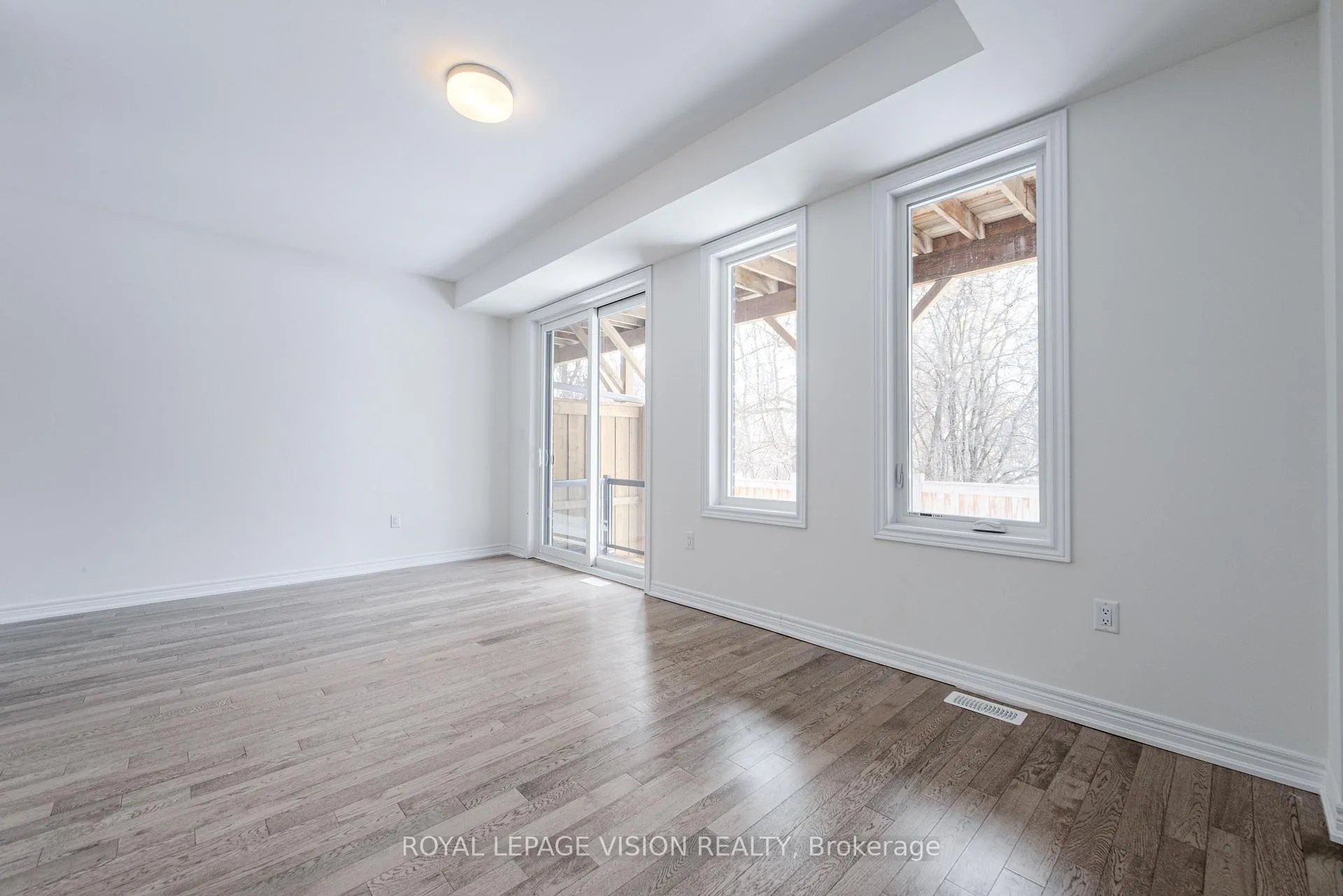 Photo 9 of 24 Folcroft St, Brampton, Credit Valley — HOMEH