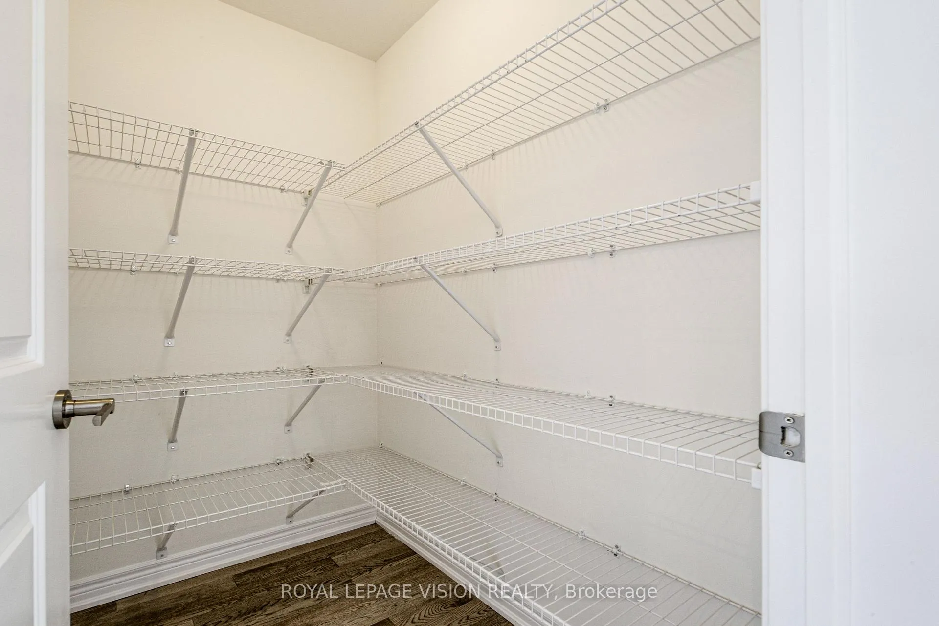 Photo 15 of 24 Folcroft St, Brampton, Credit Valley — HOMEH