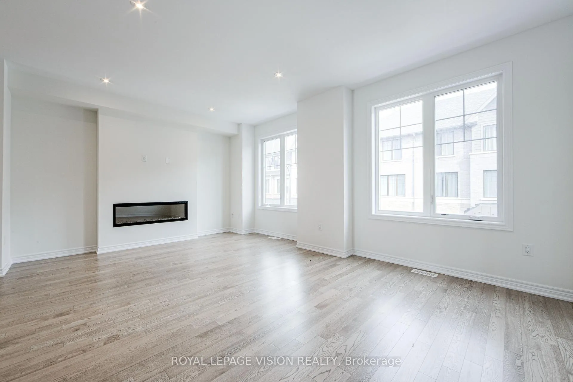 Photo 25 of 24 Folcroft St, Brampton, Credit Valley — HOMEH