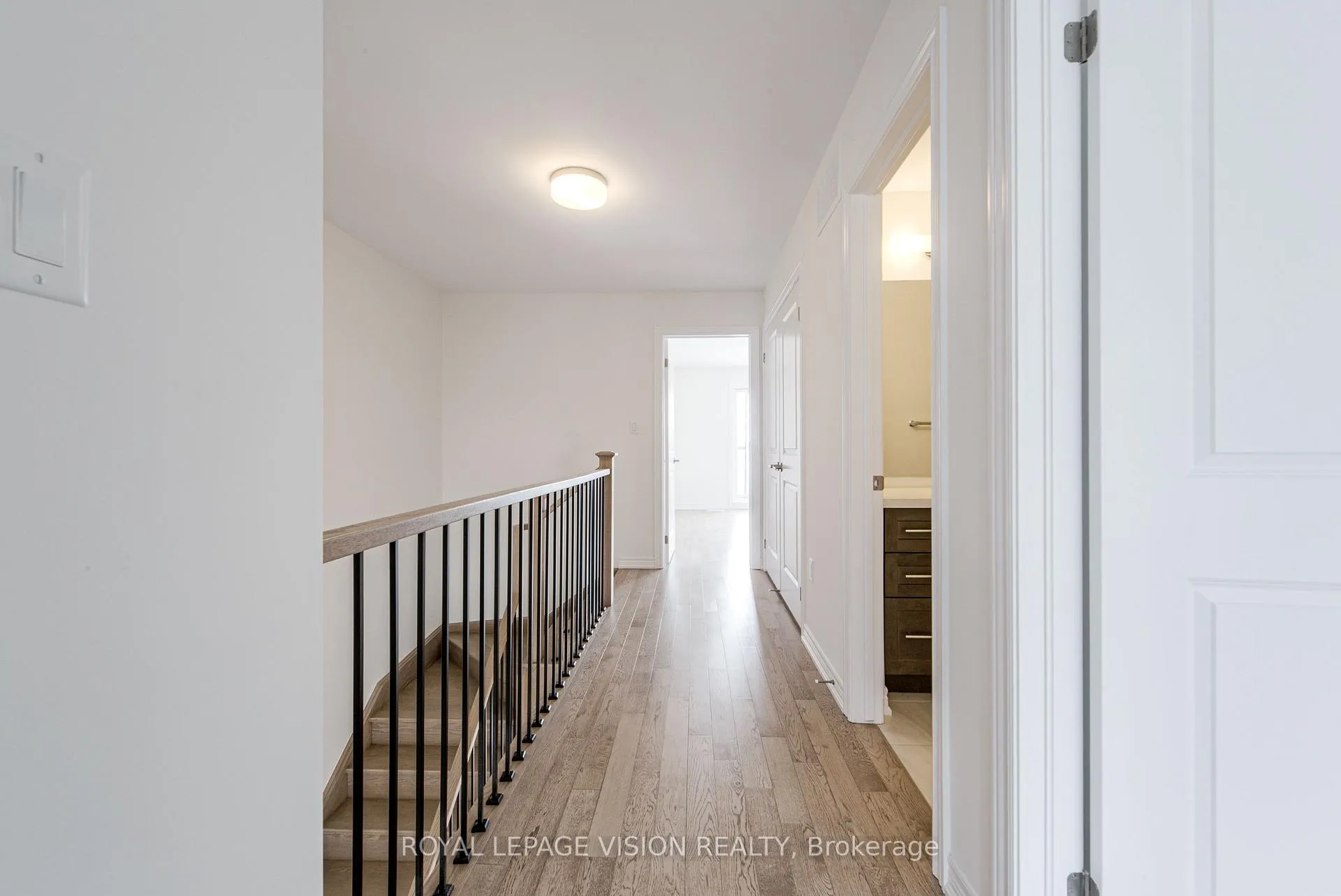 Photo 38 of 24 Folcroft St, Brampton, Credit Valley — HOMEH