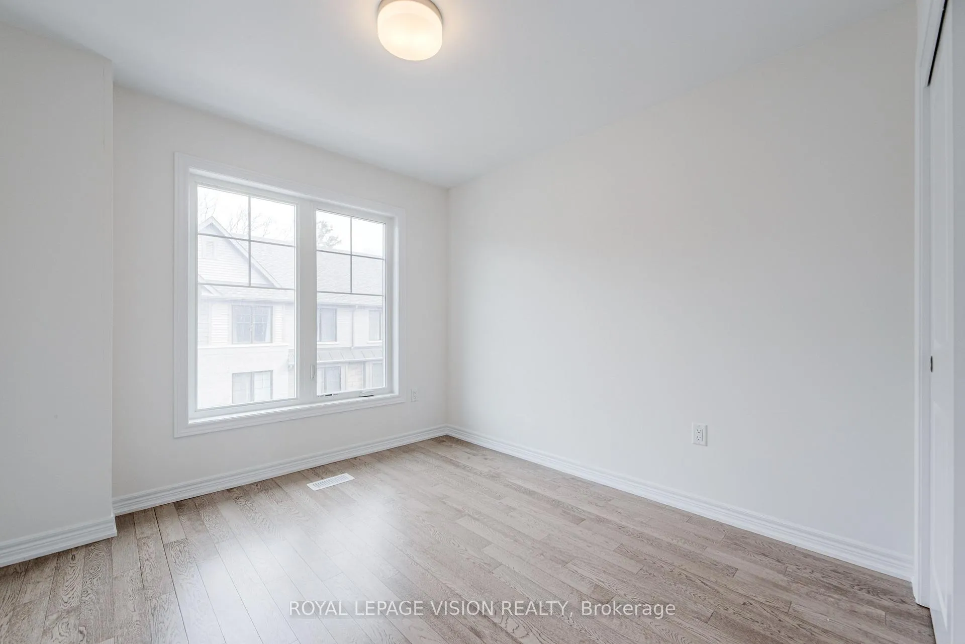 Photo 39 of 24 Folcroft St, Brampton, Credit Valley — HOMEH