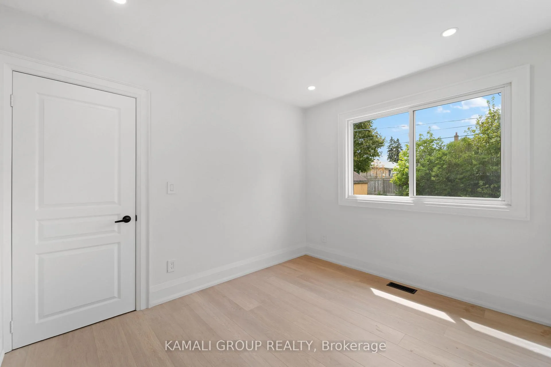Photo 13 of Unit main, 76 Admiral Rd, Ajax, South East — HOMEH
