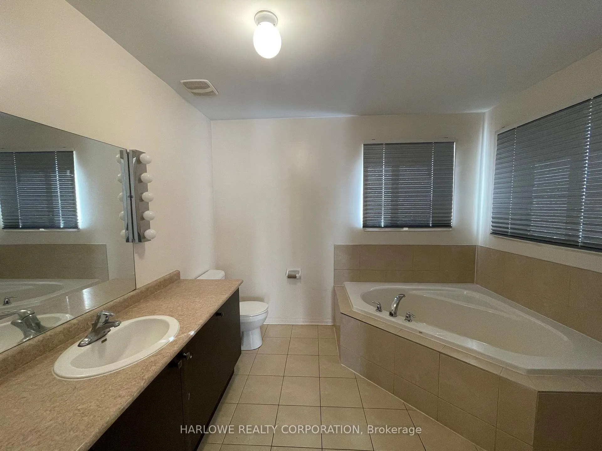 Photo 12 of Unit upper, 54 Travis Cres, Brampton, Fletcher's West — HOMEH