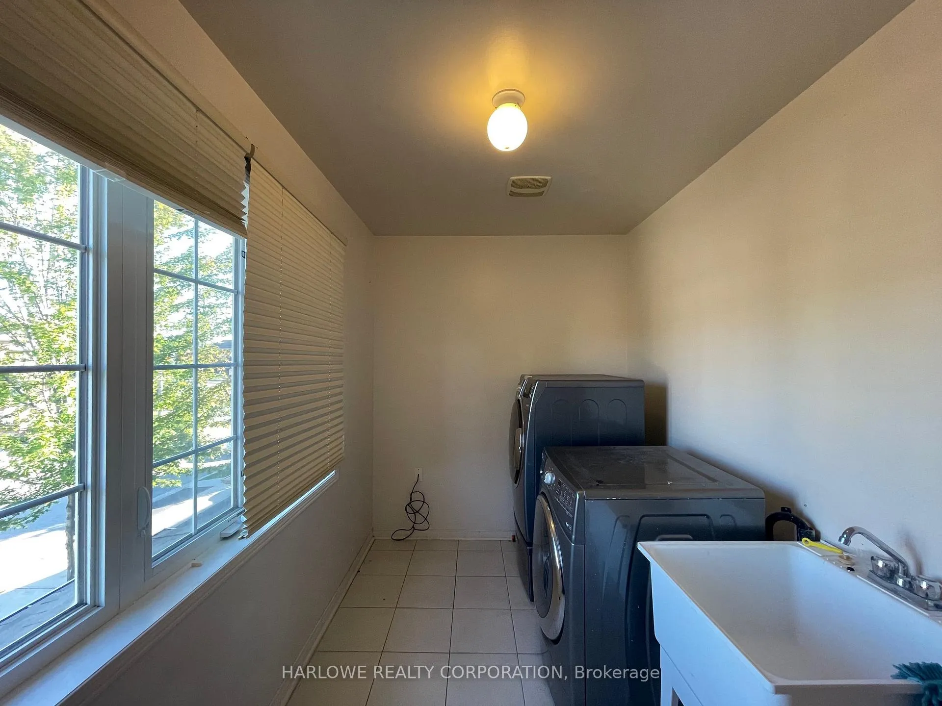 Photo 14 of Unit upper, 54 Travis Cres, Brampton, Fletcher's West — HOMEH