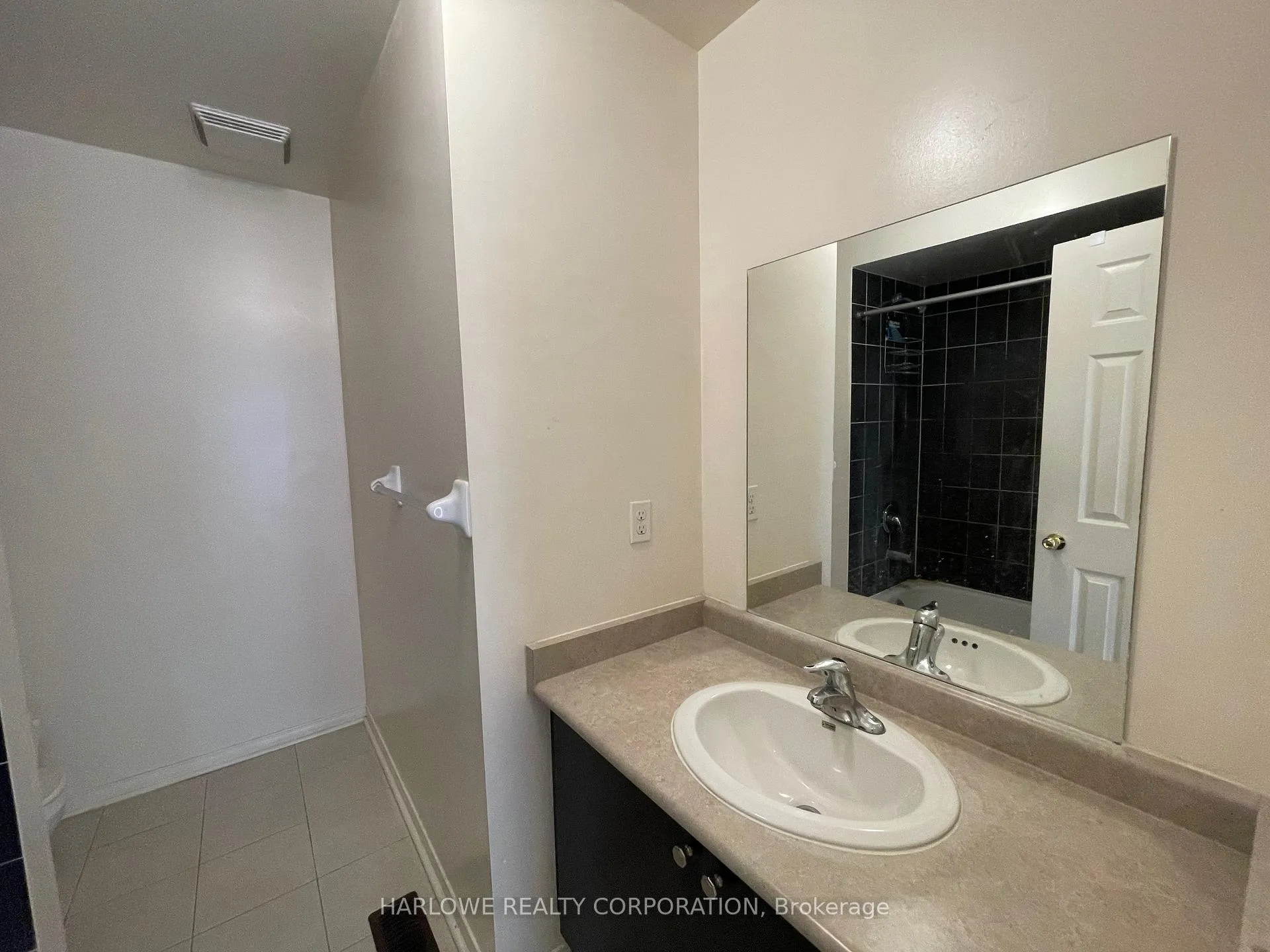 Photo 15 of Unit upper, 54 Travis Cres, Brampton, Fletcher's West — HOMEH