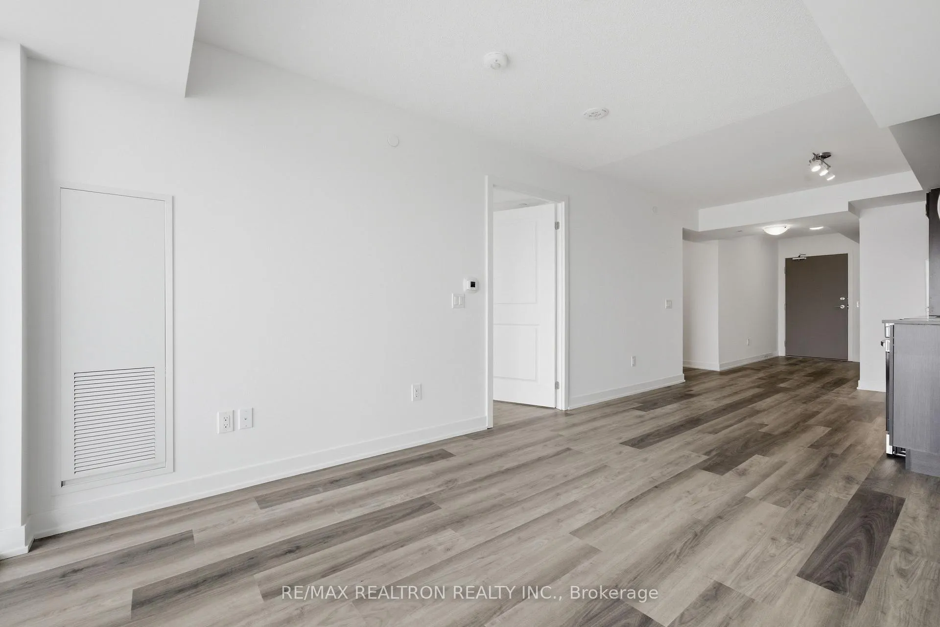 Photo 10 of Unit 2210, 1010 Sandy Beach Rd, Pickering, Bay Ridges — HOMEH