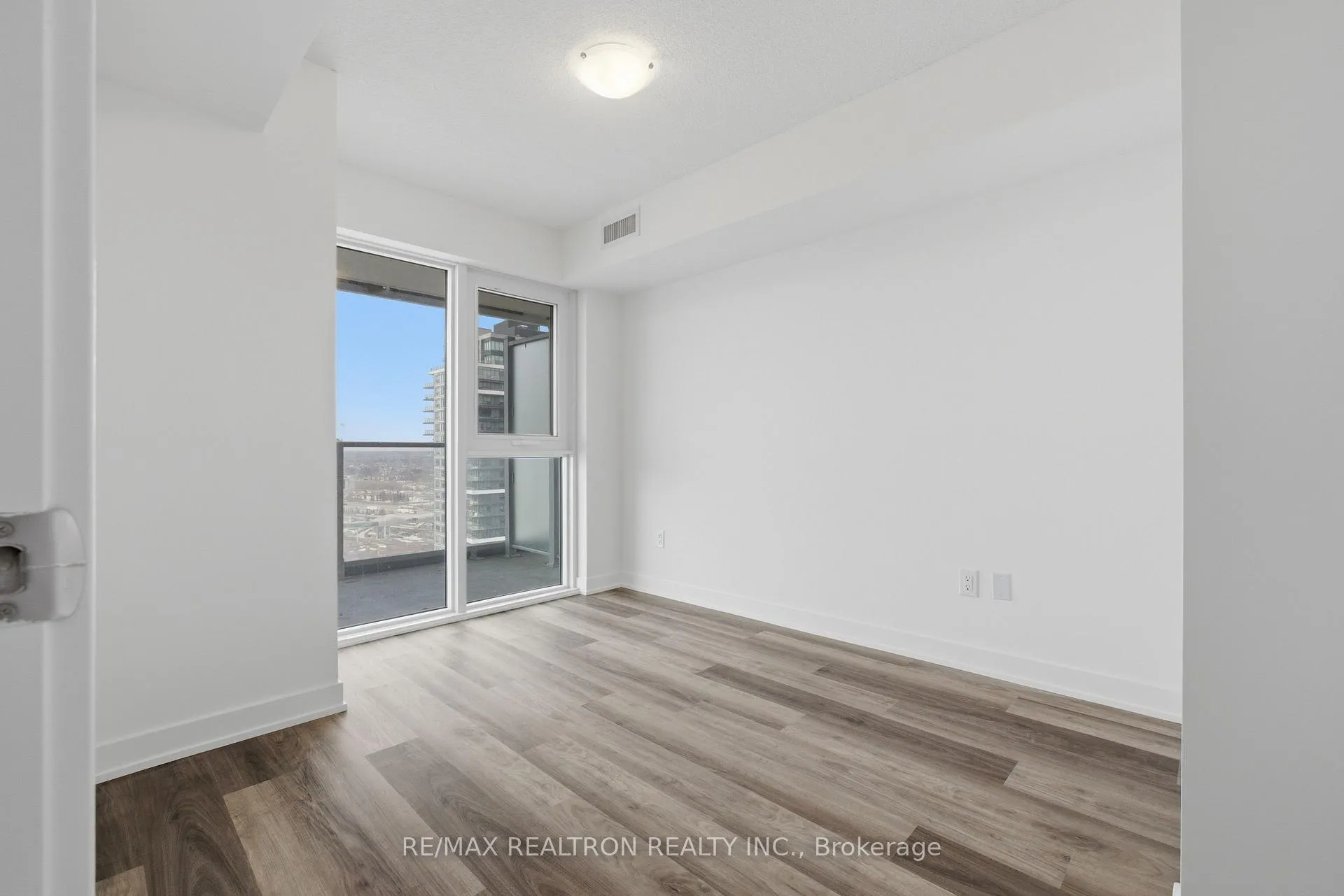 Photo 12 of Unit 2210, 1010 Sandy Beach Rd, Pickering, Bay Ridges — HOMEH