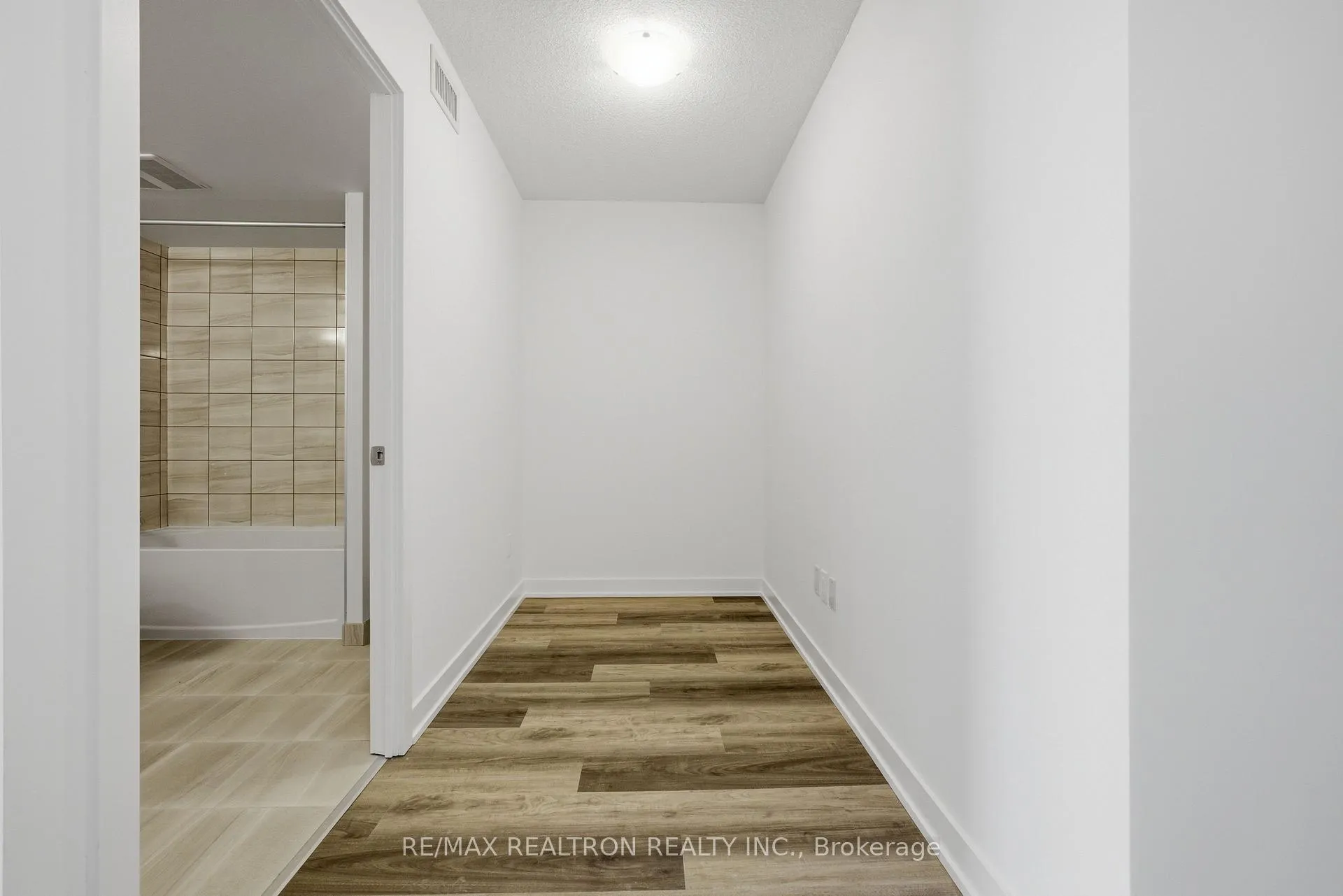 Photo 15 of Unit 2210, 1010 Sandy Beach Rd, Pickering, Bay Ridges — HOMEH
