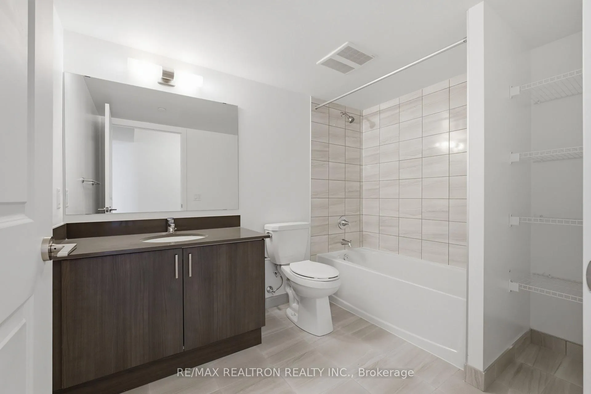 Photo 16 of Unit 2210, 1010 Sandy Beach Rd, Pickering, Bay Ridges — HOMEH