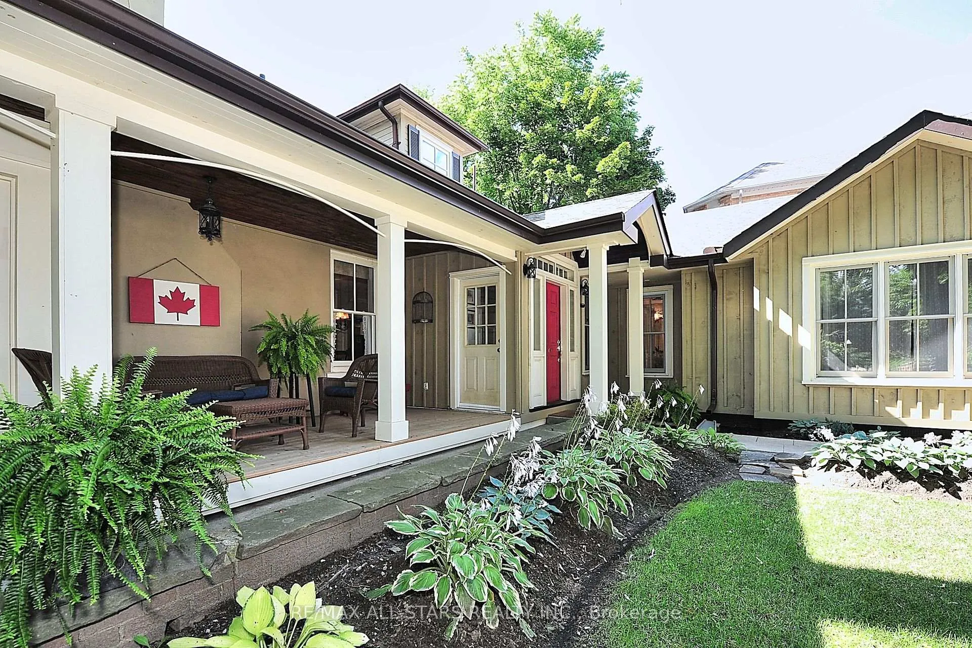 Photo 4 of 60 Meadowbrook Lane, Markham, Unionville — HOMEH