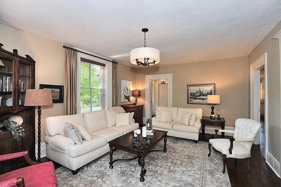 Photo 5 of 60 Meadowbrook Lane, Markham, Unionville — HOMEH