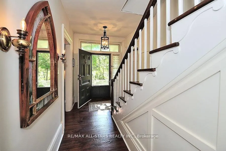 Photo 7 of 60 Meadowbrook Lane, Markham, Unionville — HOMEH