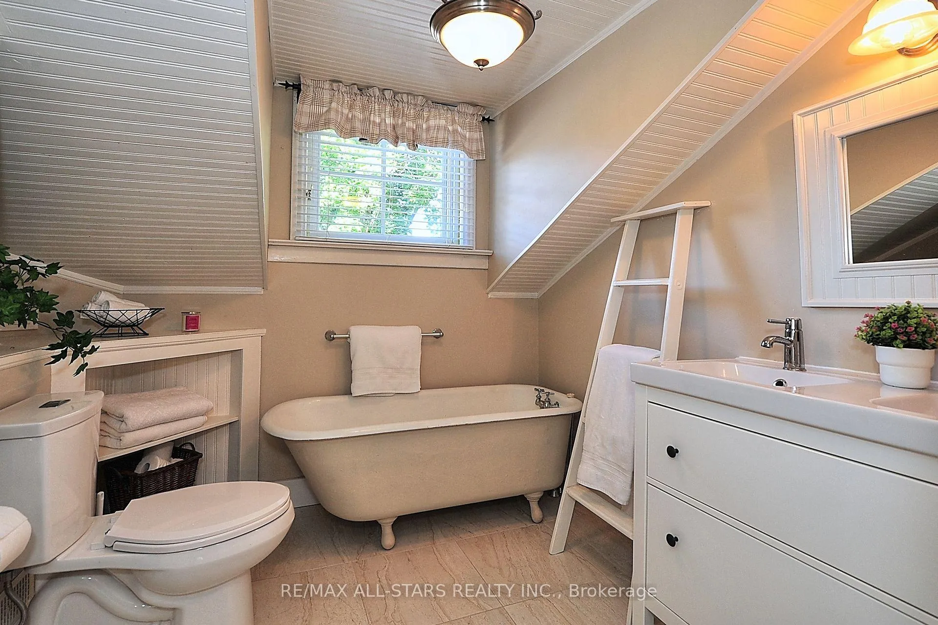 Photo 15 of 60 Meadowbrook Lane, Markham, Unionville — HOMEH