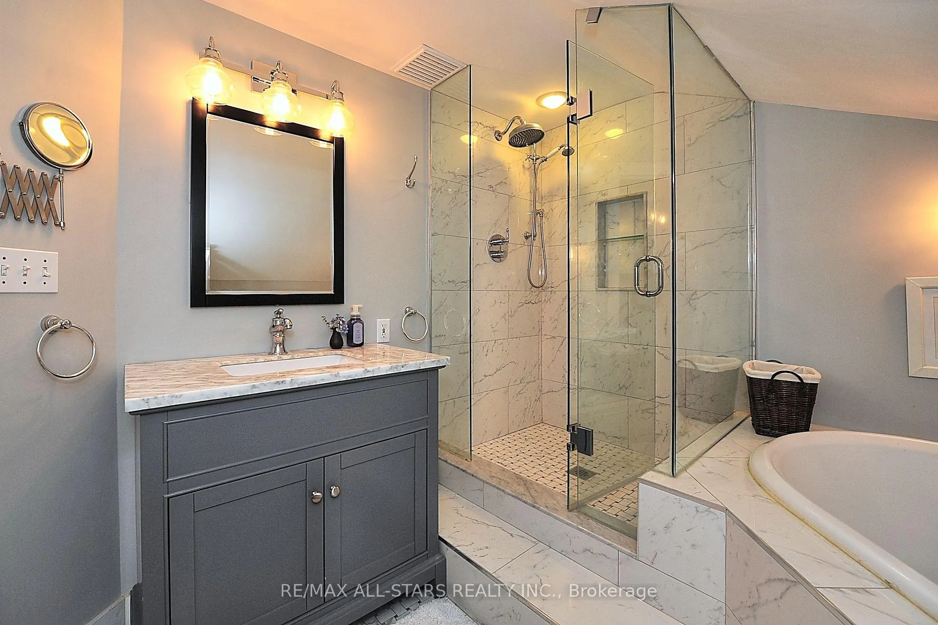Photo 23 of 60 Meadowbrook Lane, Markham, Unionville — HOMEH