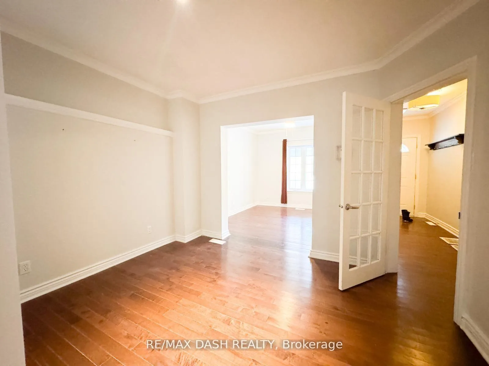 Photo 5 of Unit main-floor, 1529 Queen St E, Toronto, Greenwood-Coxwell — HOMEH