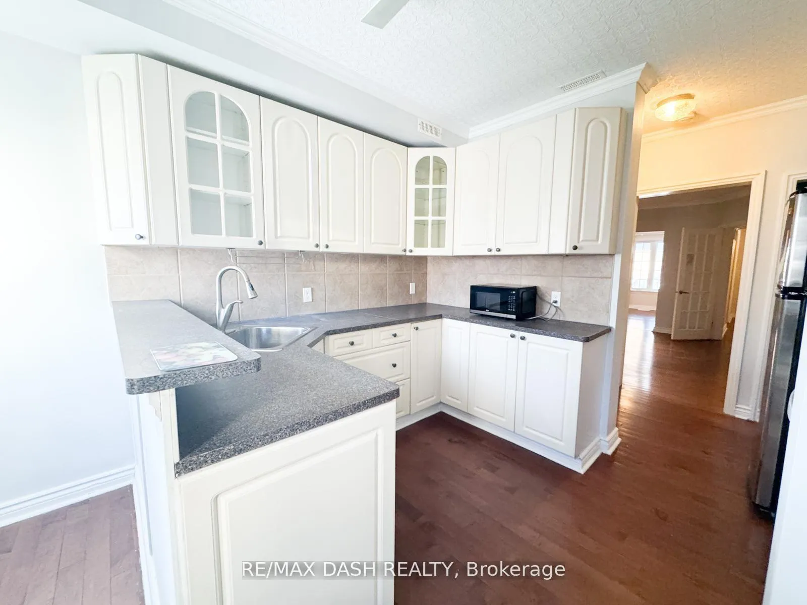 Photo 6 of Unit main-floor, 1529 Queen St E, Toronto, Greenwood-Coxwell — HOMEH